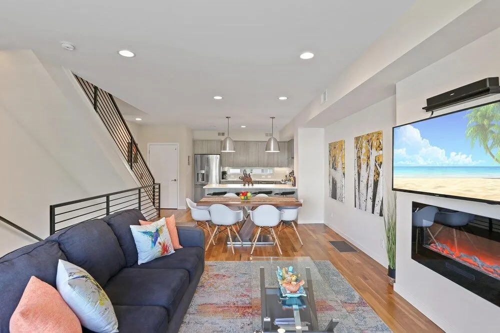 New Townhome With Stunning City and Mountain Views