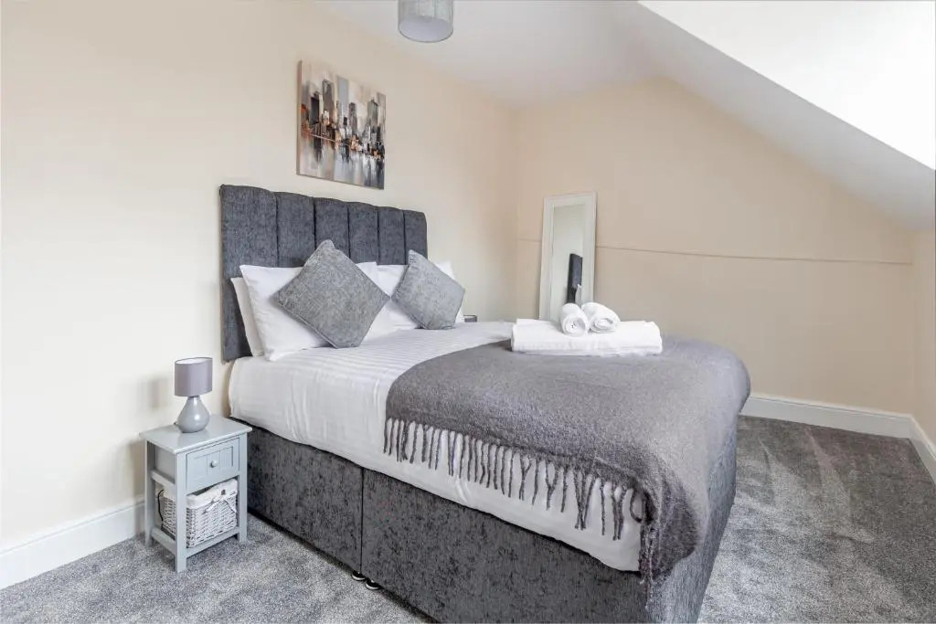Beautiful 4 Bed House Worcester City Centre