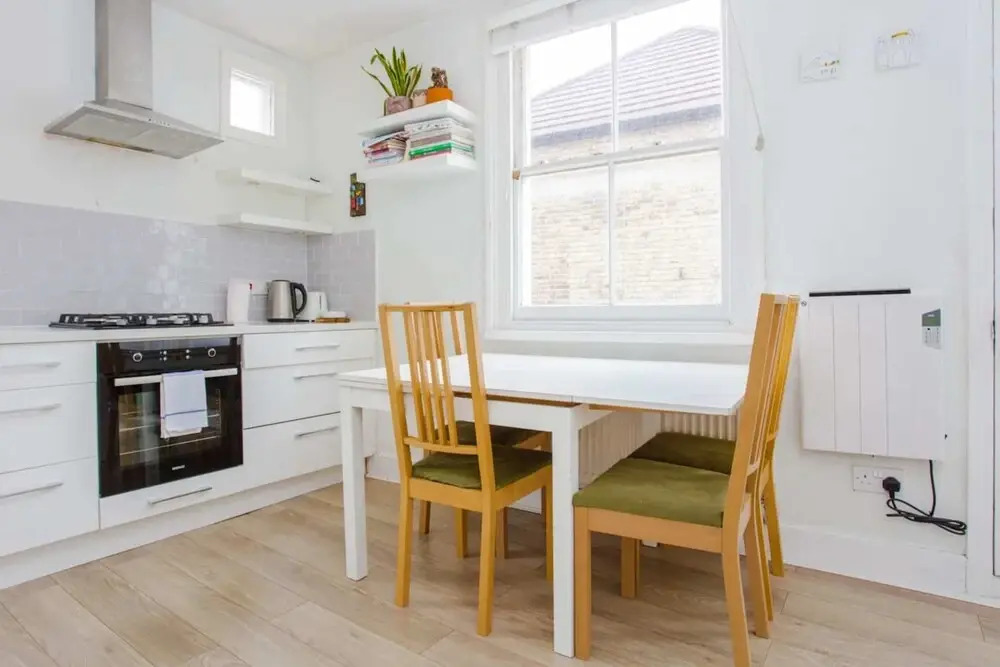 Bright and Airy 3 Bedroom Maisonette in South London
