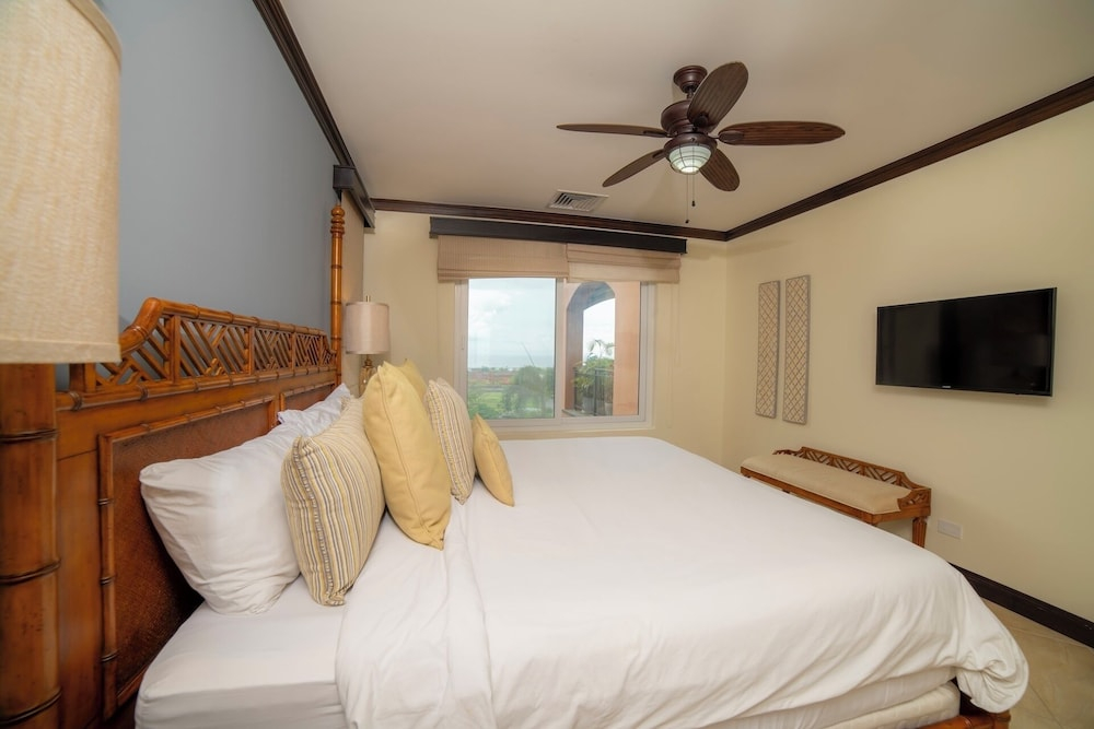 Altavista 5D 3 bdr Ocean View in Los Sueno