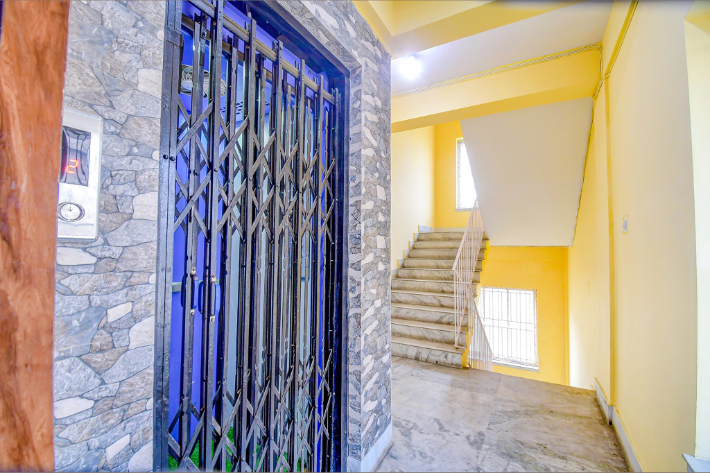 FabHotel New Dream Palace - Nr Acropilose Mall And Ruby Hospital