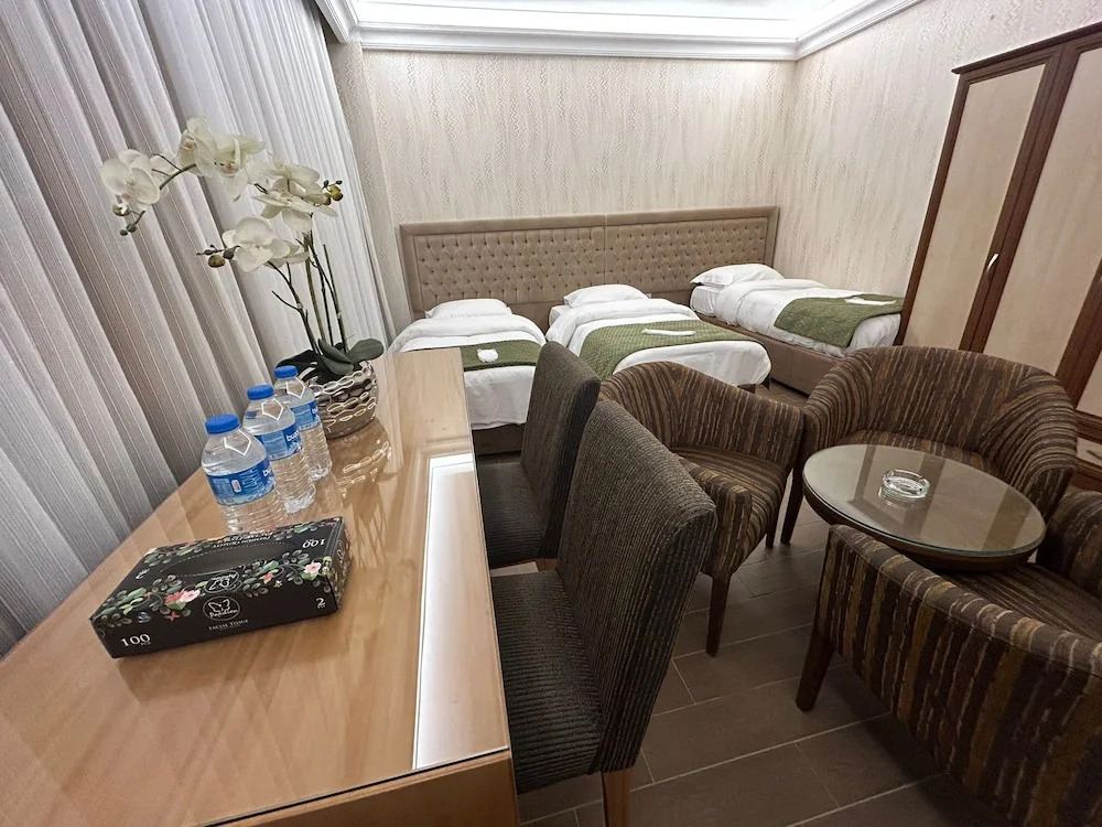 Lily Rooms