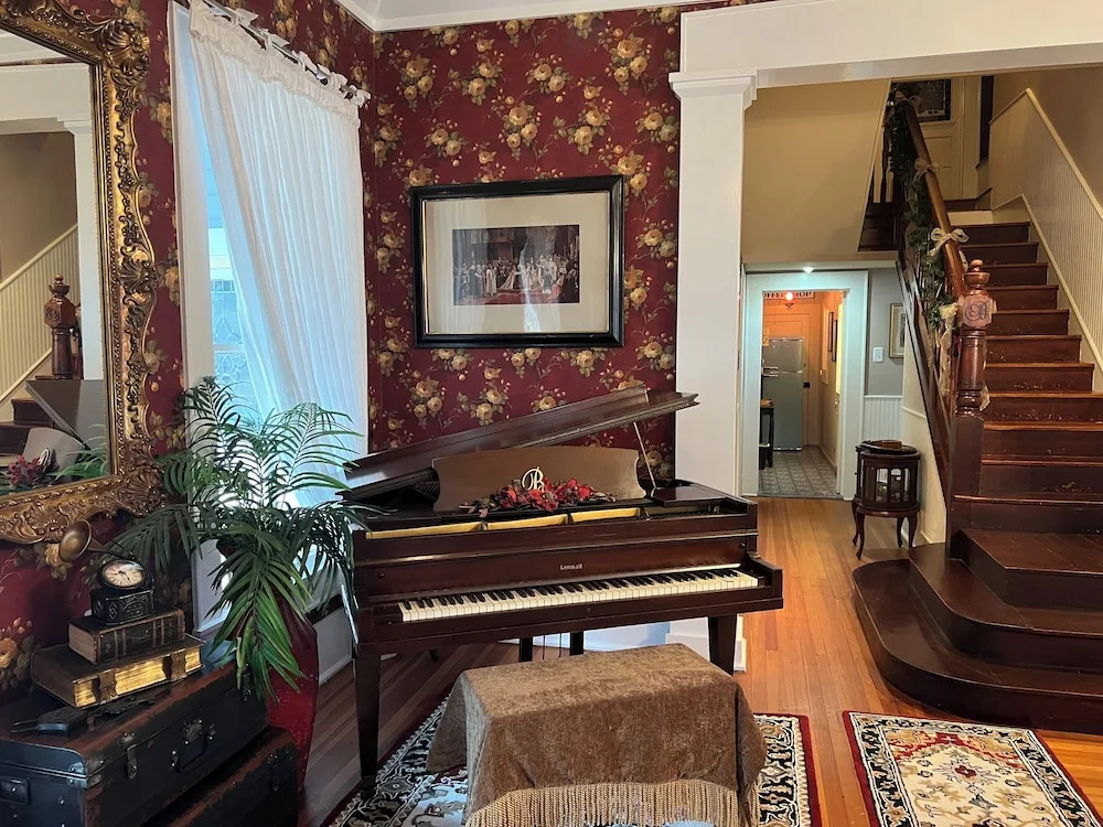 Benefield House Bed & Breakfast