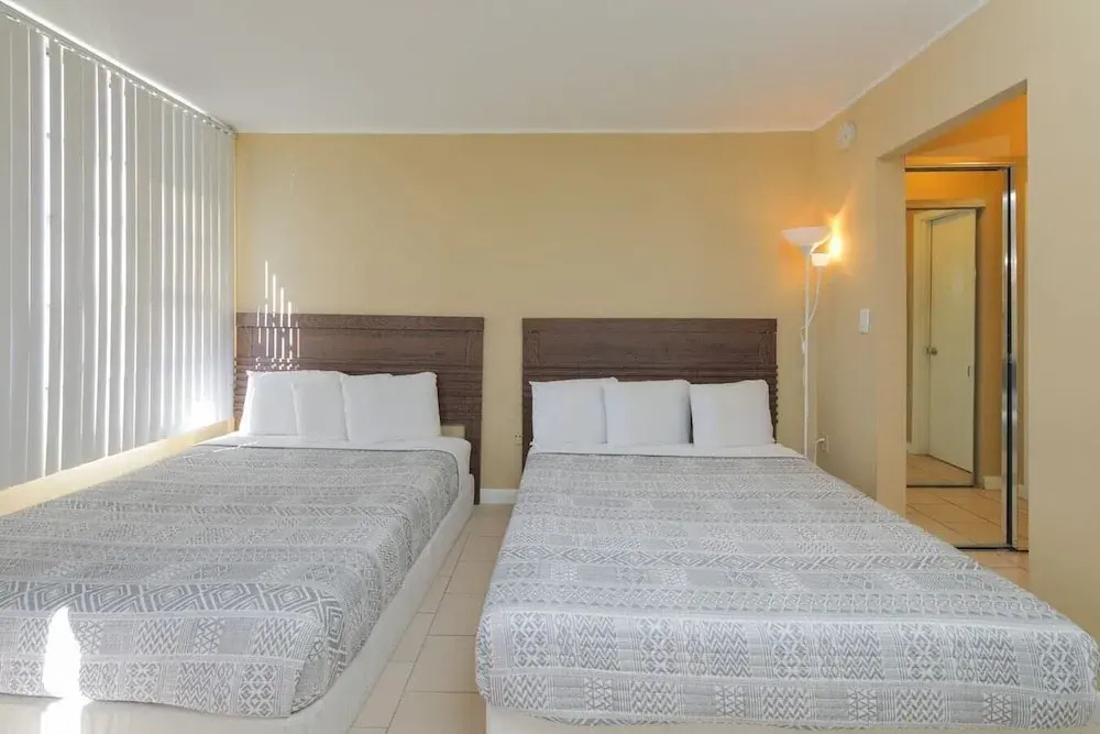 Gorgeous Studio/1bath, Miami Beach, 1 Block to the Ocean!