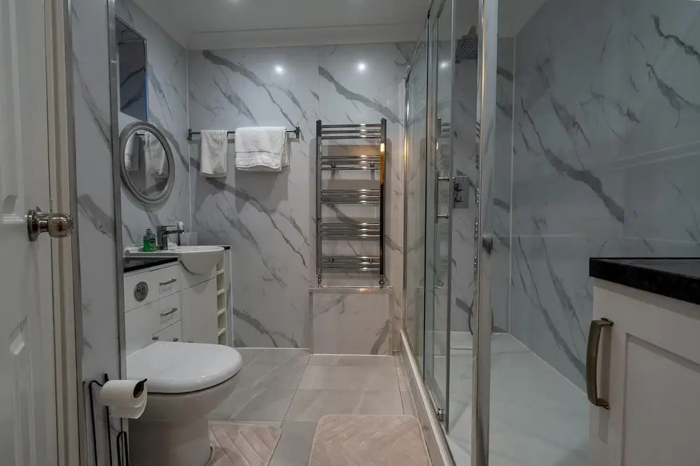 Charming 2 Bedroom Luxurious Home in Thamesmead South East London
