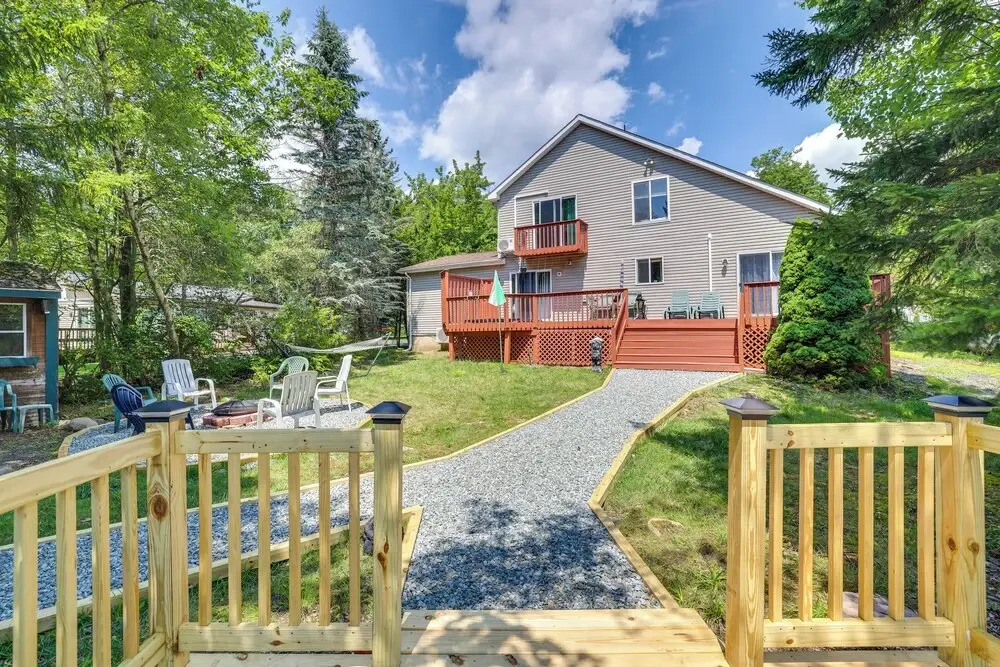 Private Hot Tub: Lakefront Poconos Home!