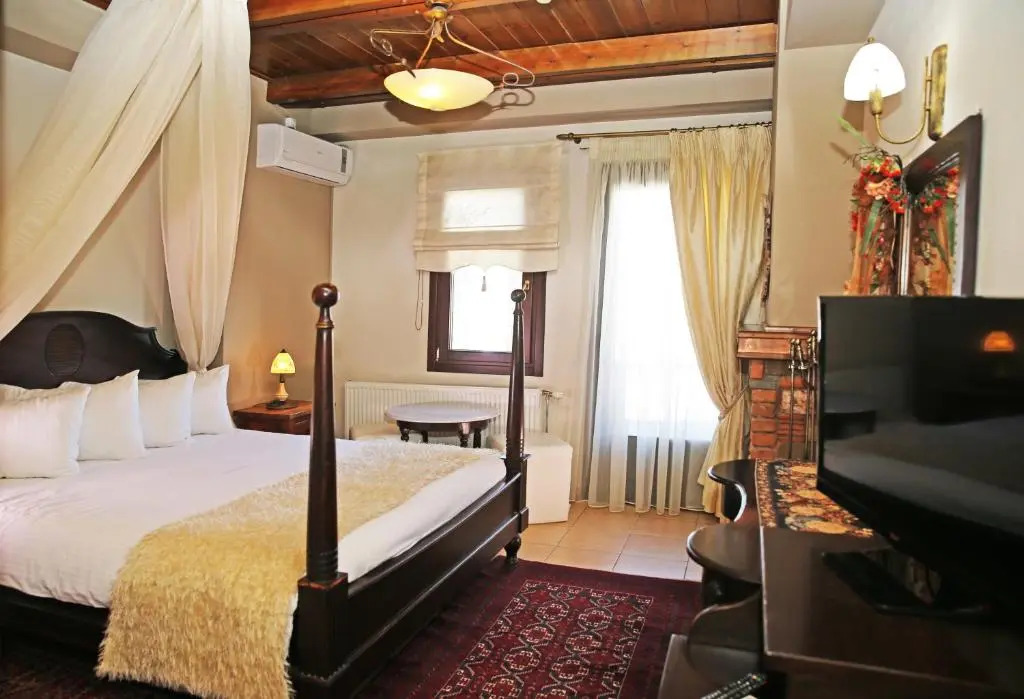 Pandion Luxury Boutique Hotel & Suites with Spa