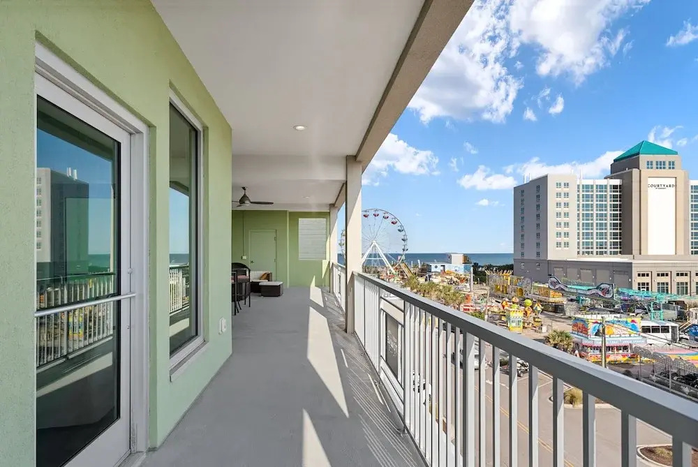 Boardwalk Pent House by Carolina Retreats
