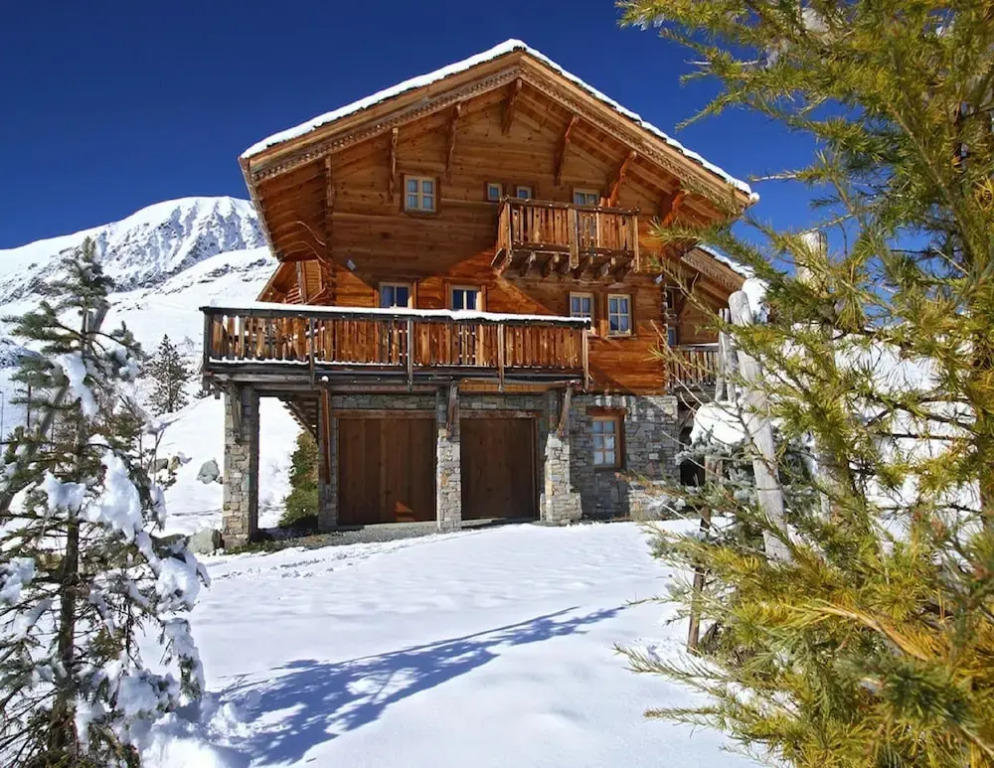 Chalet in Alpe D'huez With Sauna & Hot Tub