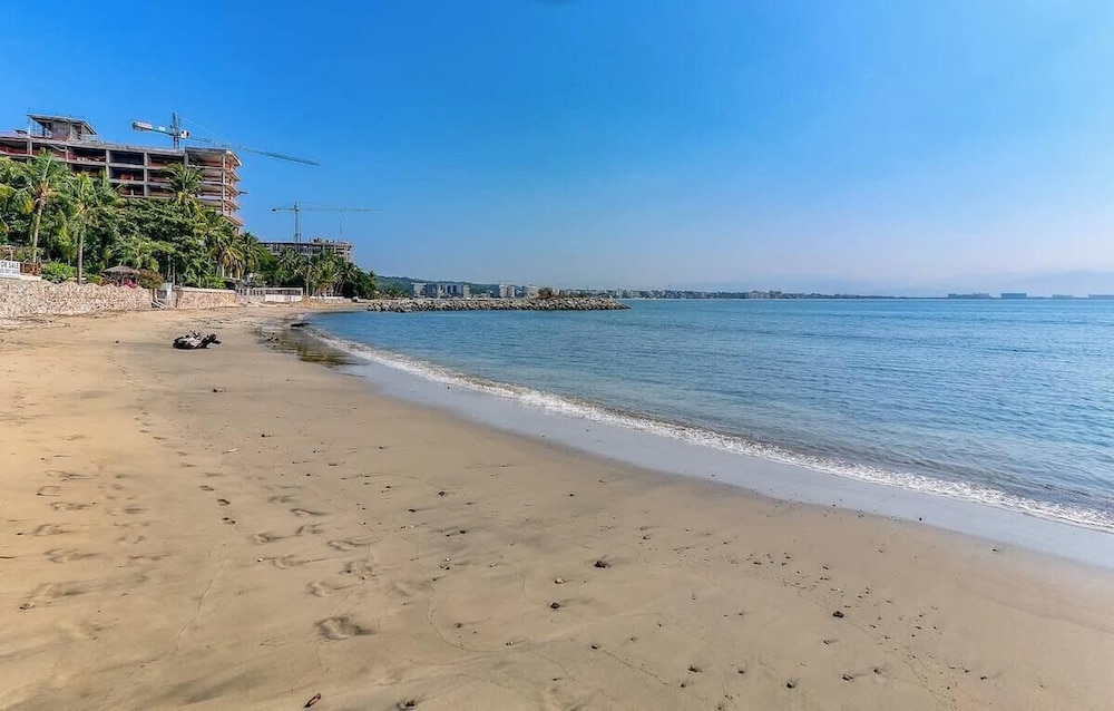 Luxury Oceanfront 3 BR Condo With Balcony