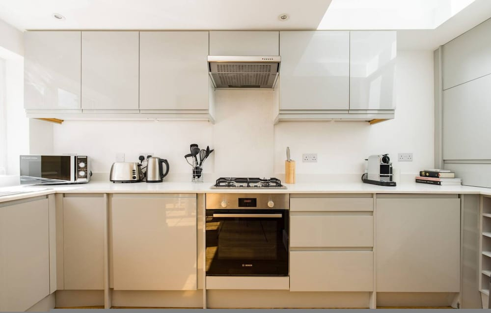 The Thames Embrace 3 BR & Garden House