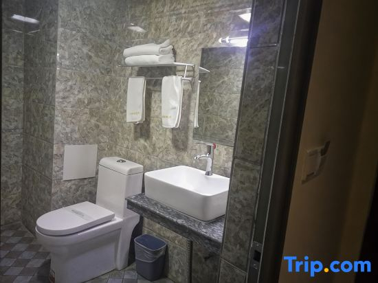 Luoping Xinding Express Hotel