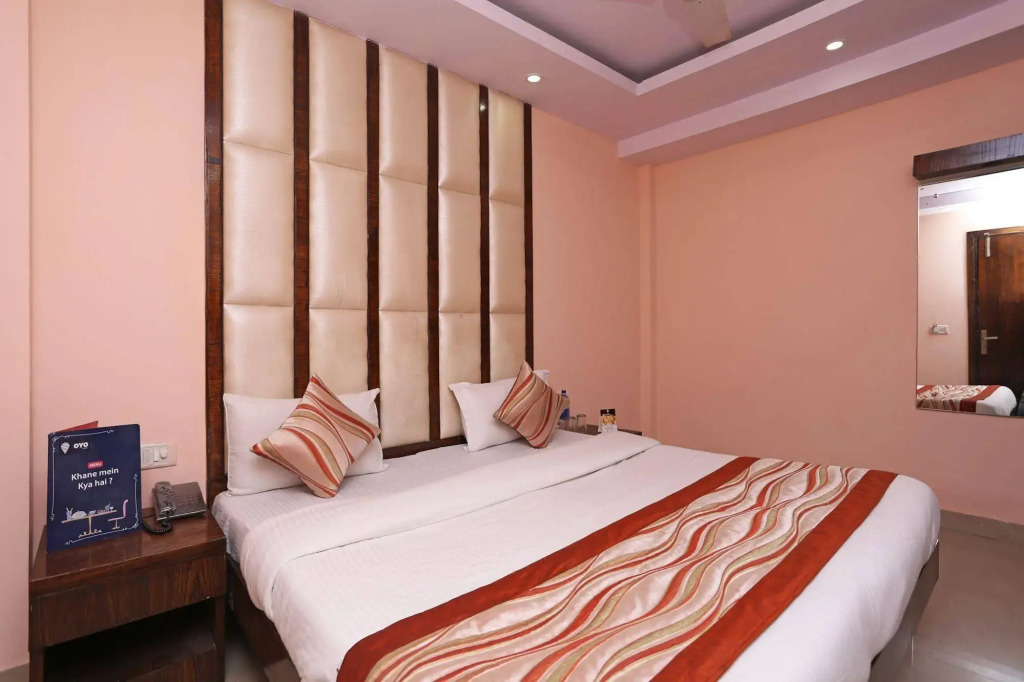 OYO 6096 Hotel Maharani Palace