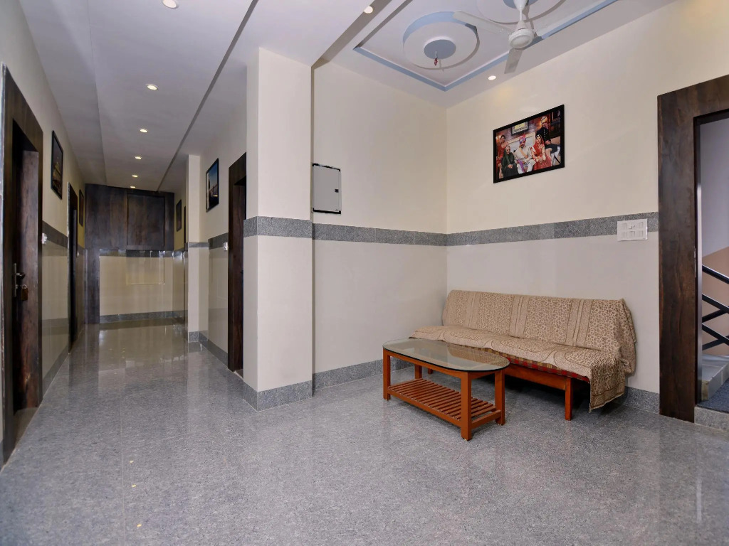 OYO 16577 Hotel Rajshree