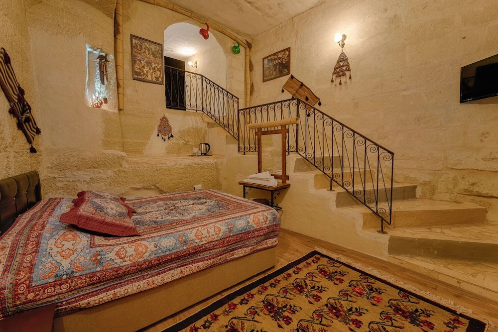 Avlu Cave House
