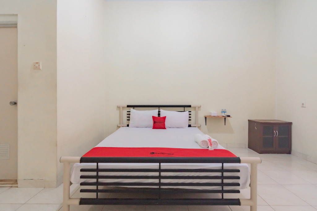 RedDoorz Syariah Near Tugu Pandanwangi Cianjur