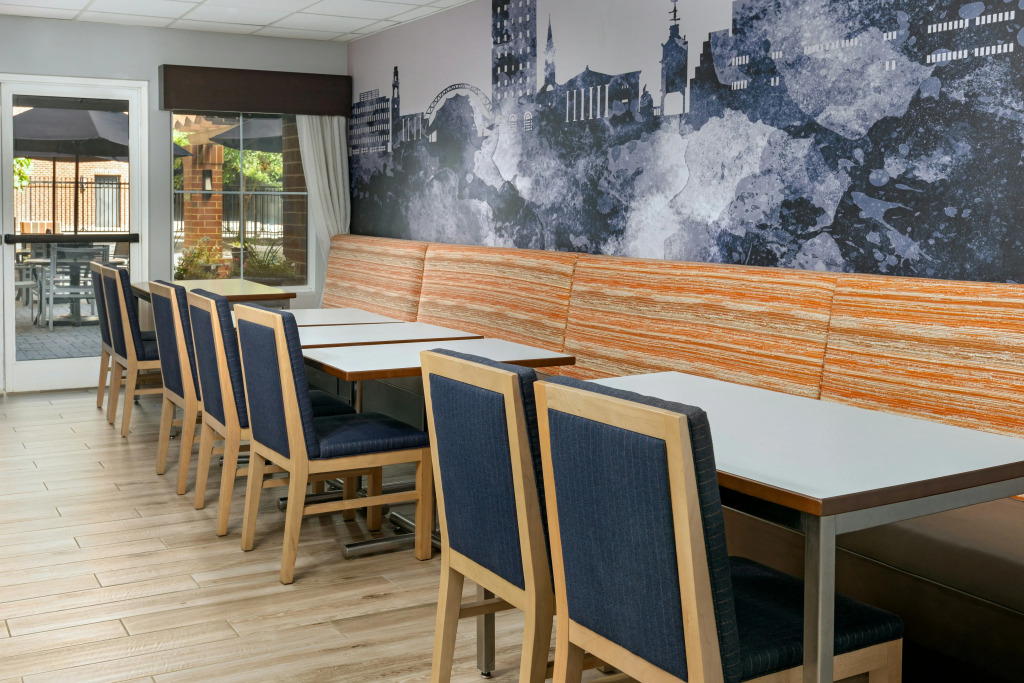 Hampton Inn & Suites Charlottesville at the University