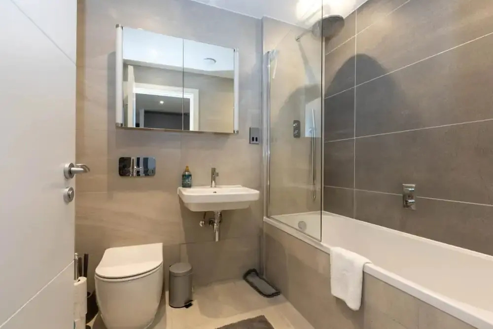Tranquil & Stylish 1 Bedroom Flat With Private Balcony
