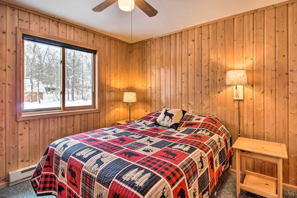 Cabin w/ Fireplace < 1 Mile to Lakes + Golf