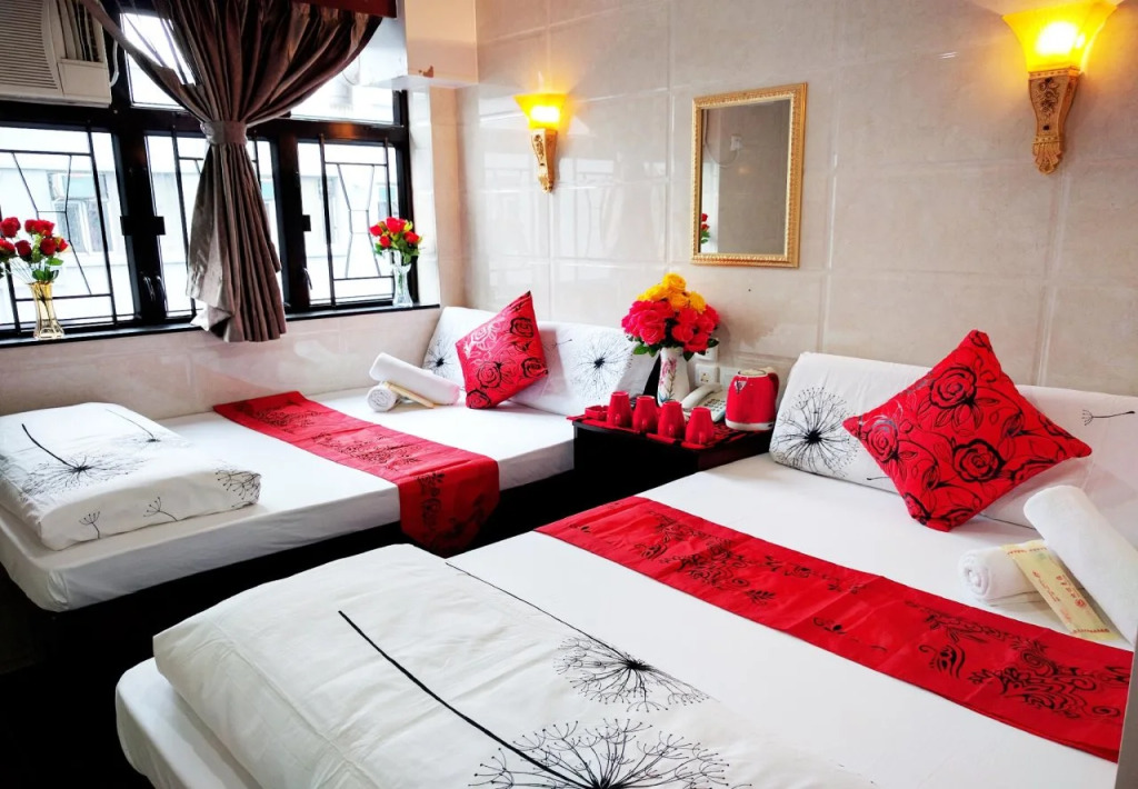 First Inn 24 HOUR RECEPTION 10TH F, Block D & E CHUNGKING MANSION TST