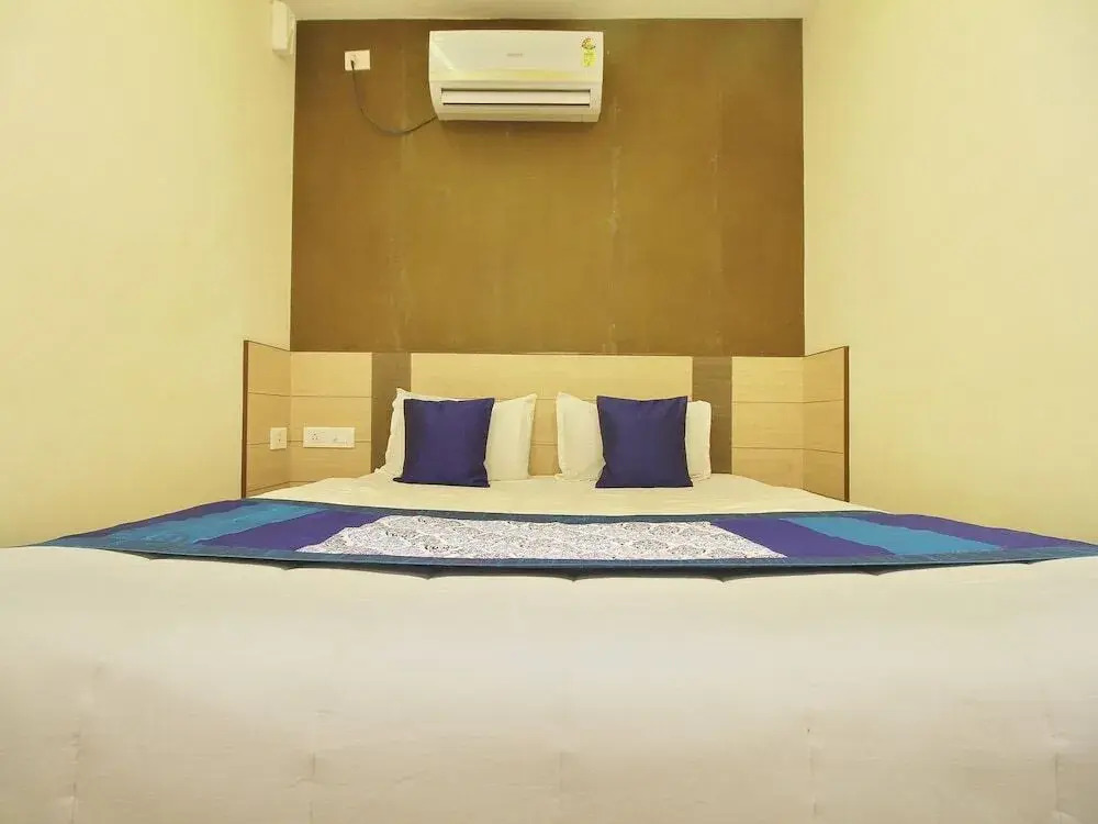 Sathyaa Grand Inn