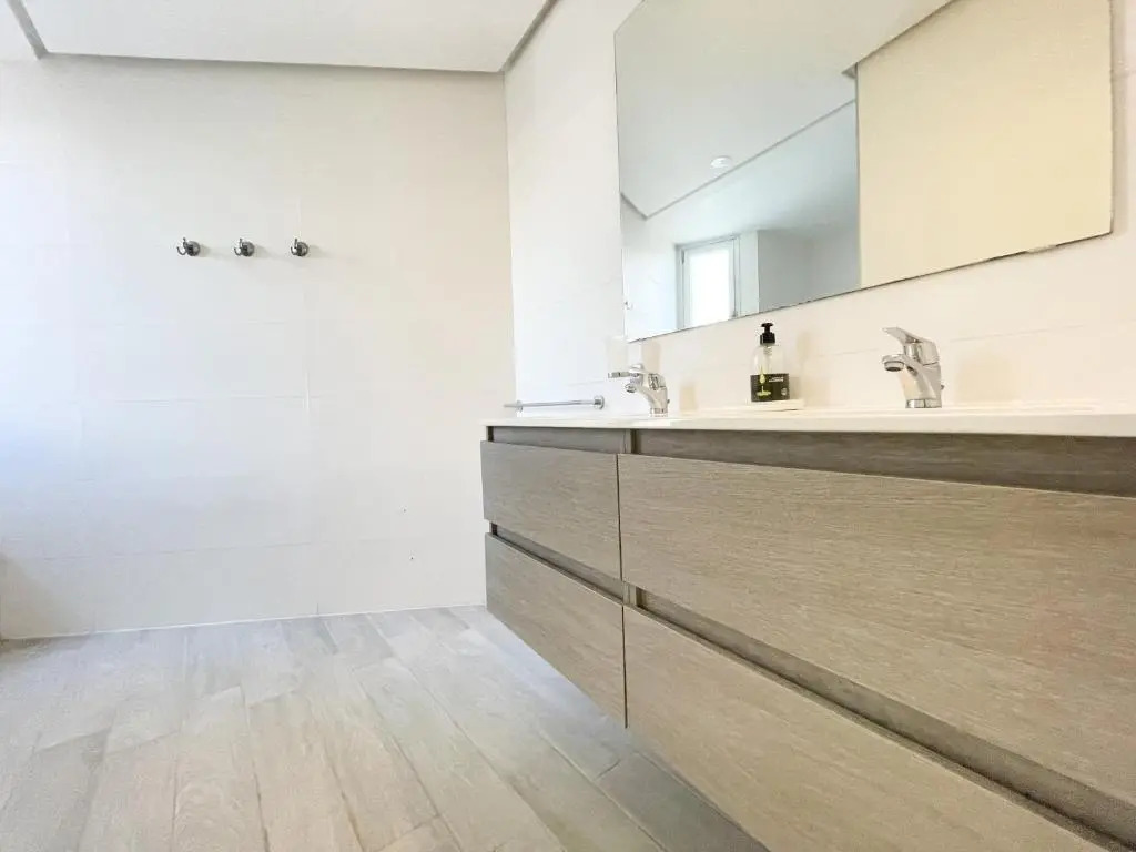 Ocean View Apartment, Heated pool, Free Parking PP207