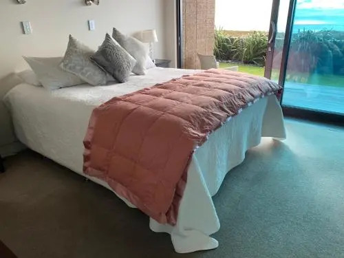 Sunbrae Shores Retreat