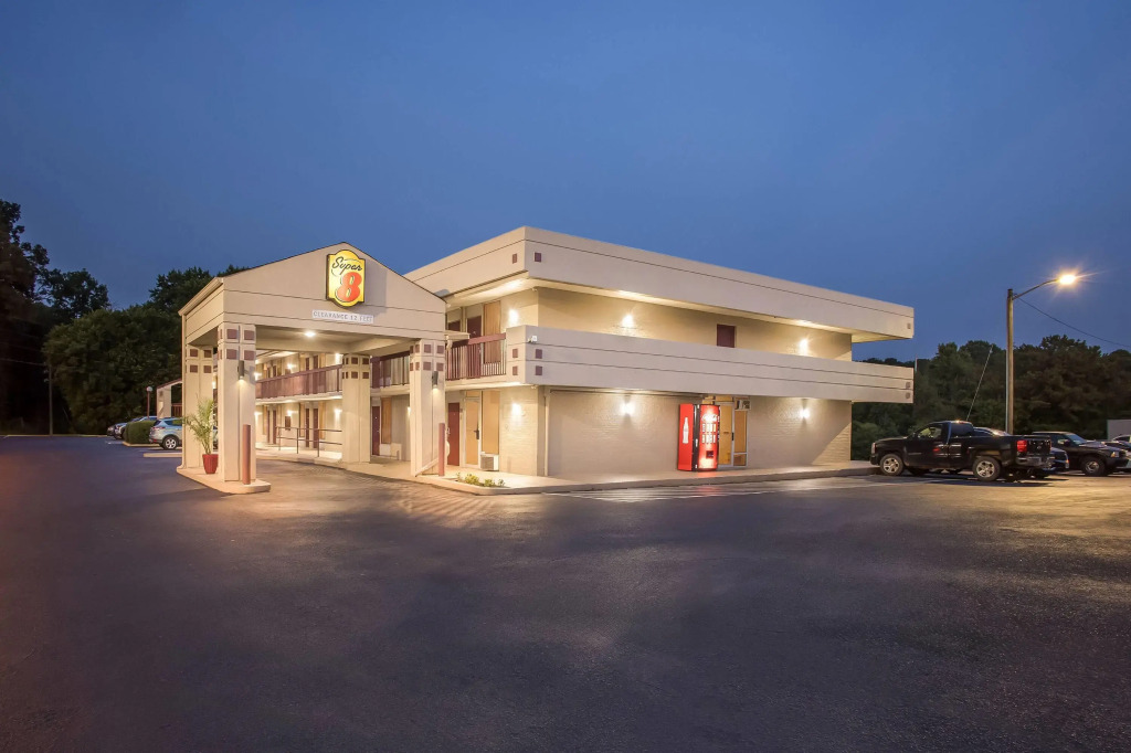 Super 8 by Wyndham Commerce