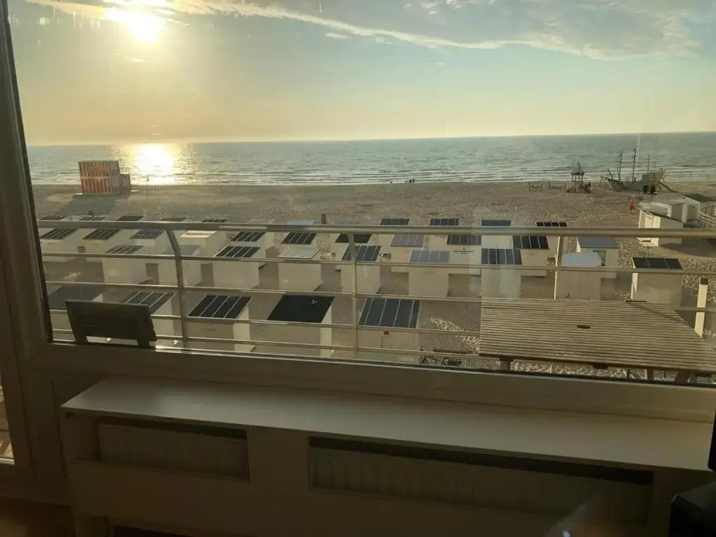 SEAVIEW very spacious apartment OOSTENDE - 10 p - Type Liège - superb seaview from the 7th floor - 2 bathrooms - beachfront