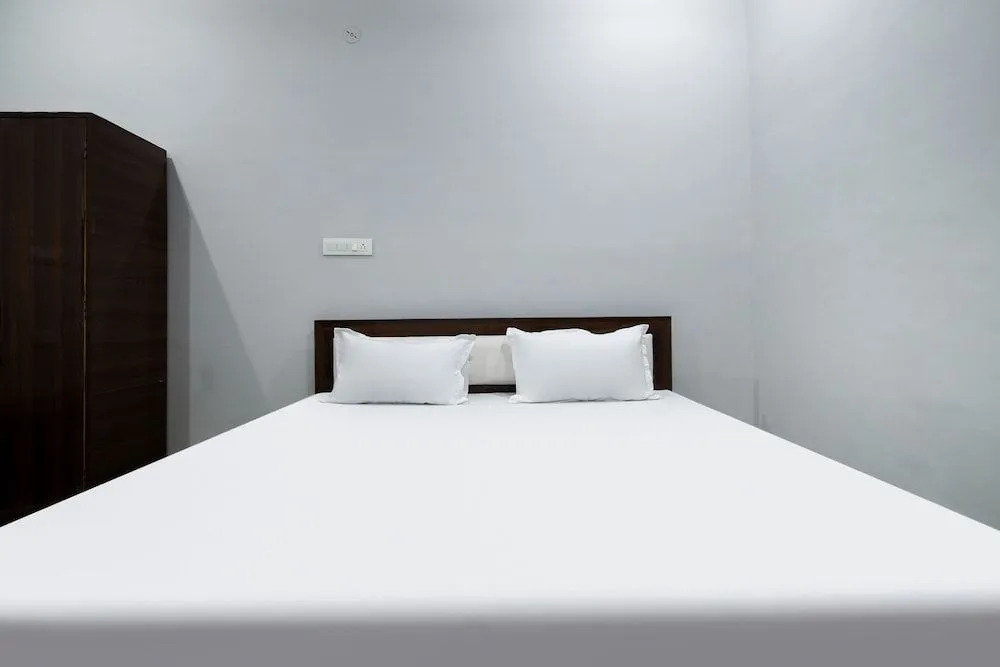 OYO 45931 Hotel Ganesham