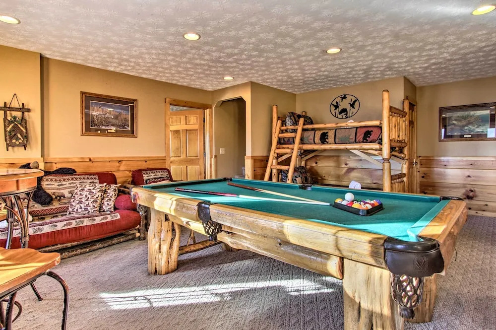Cabin w/ Breathtaking Views, Pool Access & Theater
