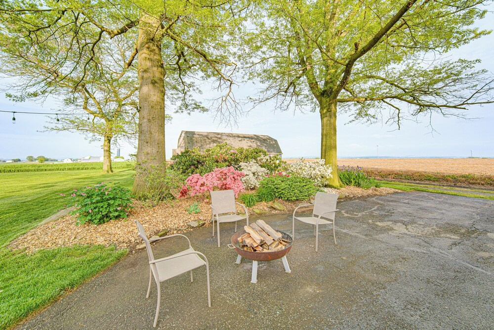 3 Mi to Dutch Wonderland: Serene Home w/ Deck