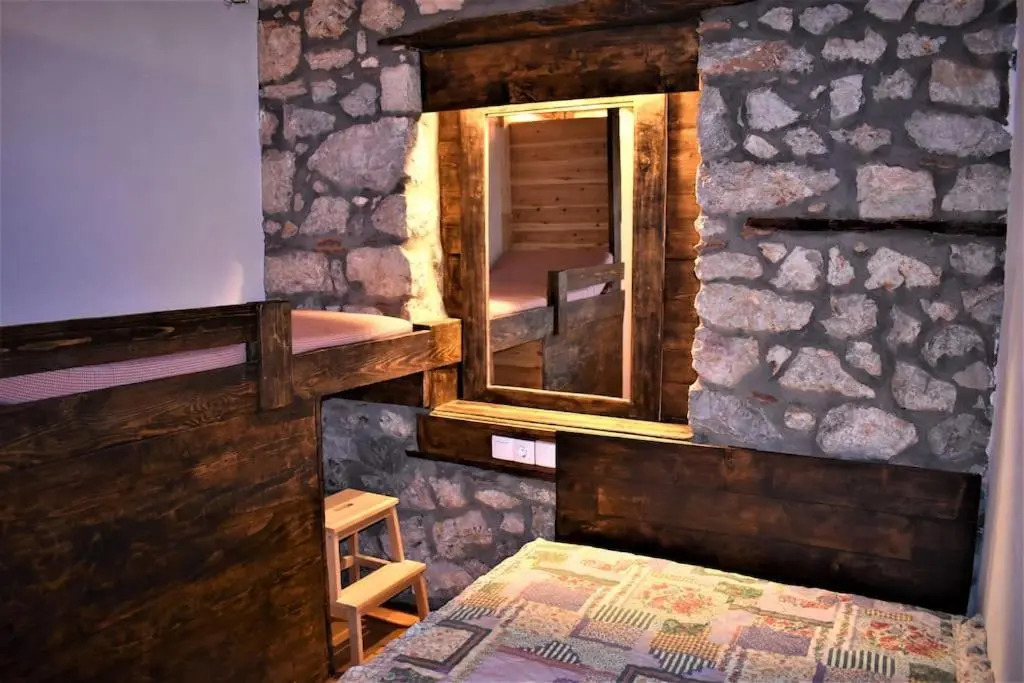 Μικρή Πέτρινη Μεζονέτα 2