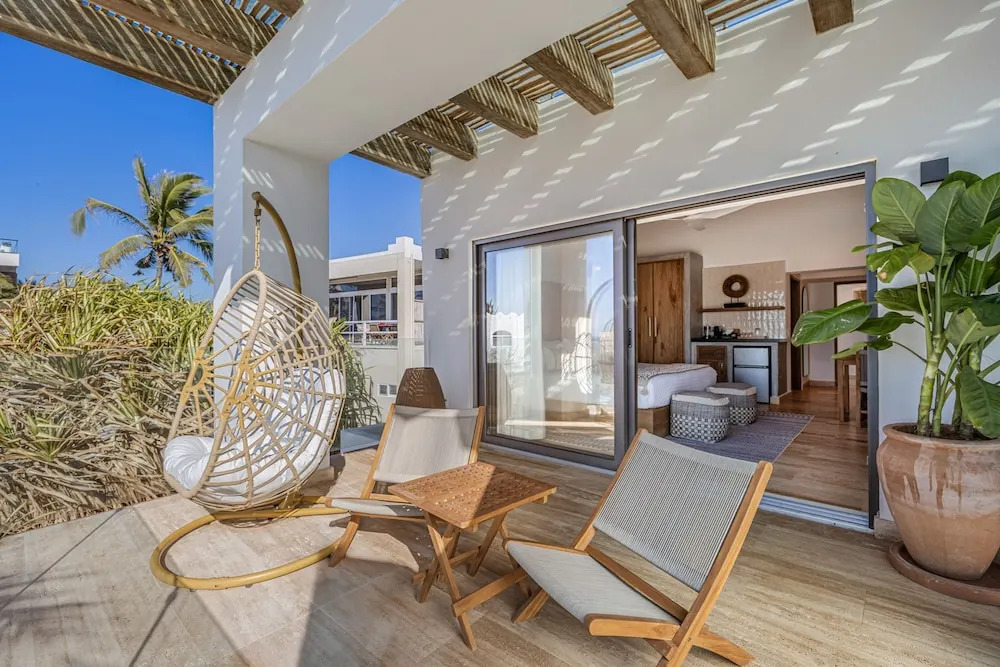 Private Careyeros Oceanfront Living