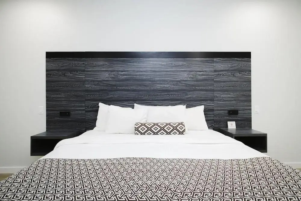 Sapphire Inn & Suites