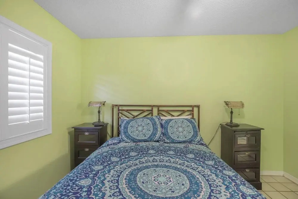 Spectacular views with numerous amenities and pools on sands of Orange Beach