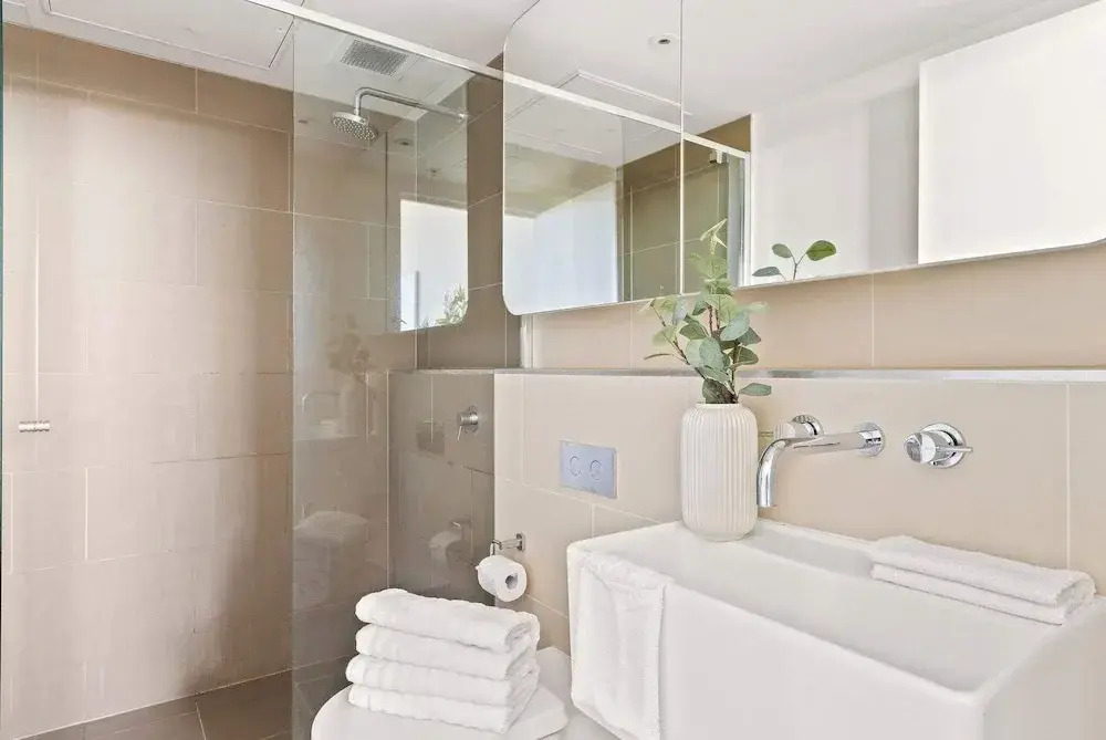 Cozy & Chic 2BR Apt Walk to Melbourne Central