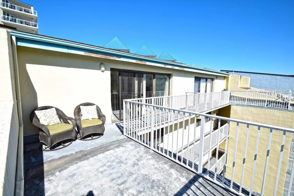 Surfside 60 Unit 303 - 3 Br Condo