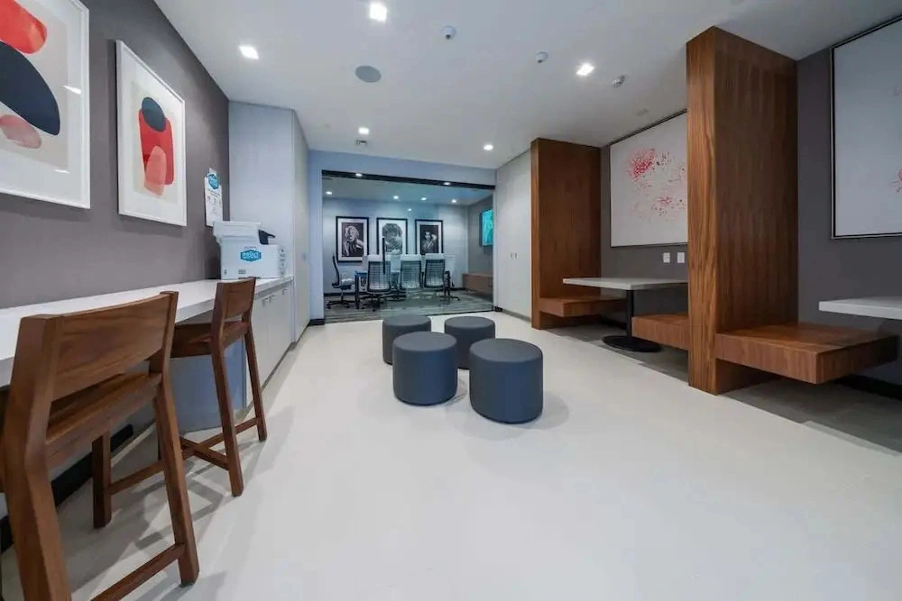 Brickell 1BR Skyline Balcony Corner Suite Walkable to City Centre Luxepad