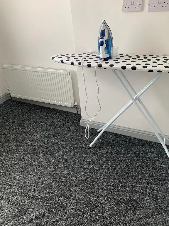 Dane Guest House Free Parking Fast WiFi Modern Living