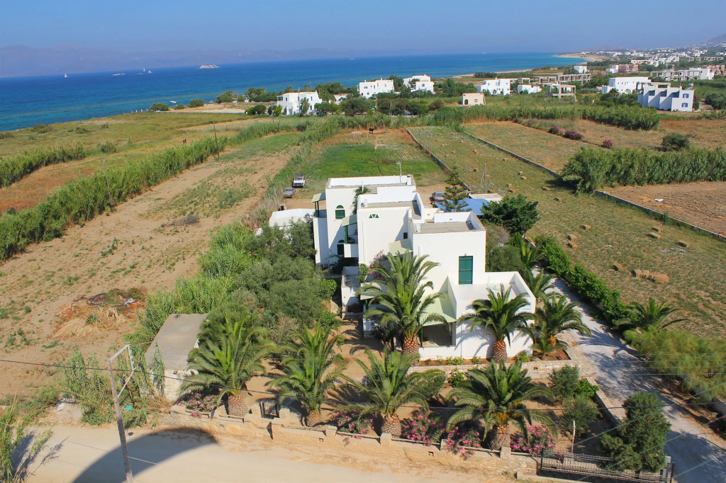 Studios Vrettos Beachside Hotel
