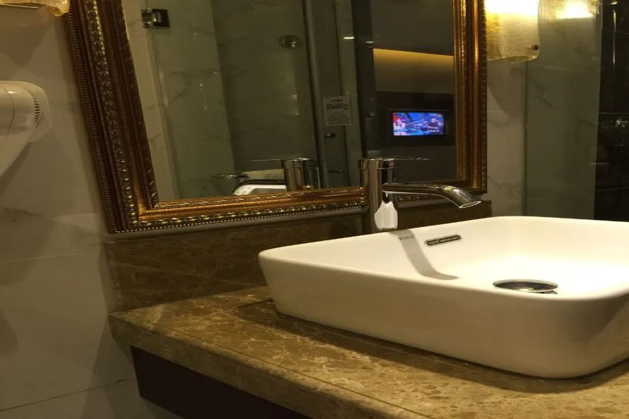 Laurel Hotel