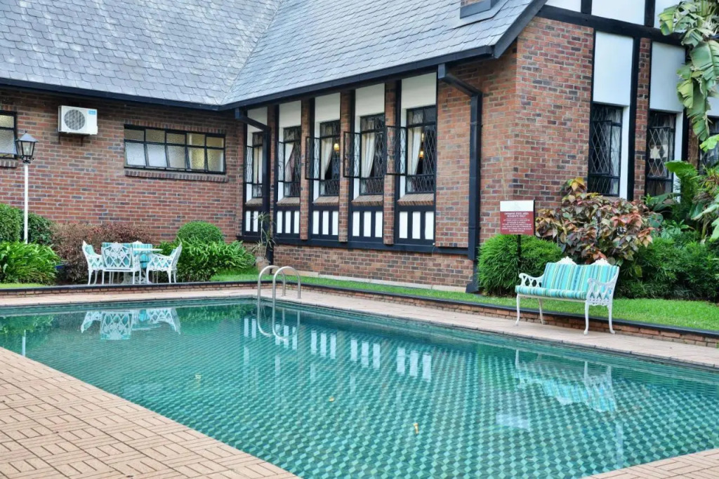 Cresta Churchill Hotel