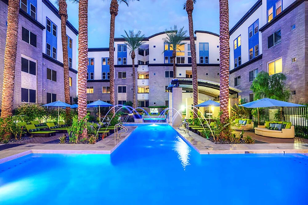 1 BR Loft Views King Beds Shop Dine 4053