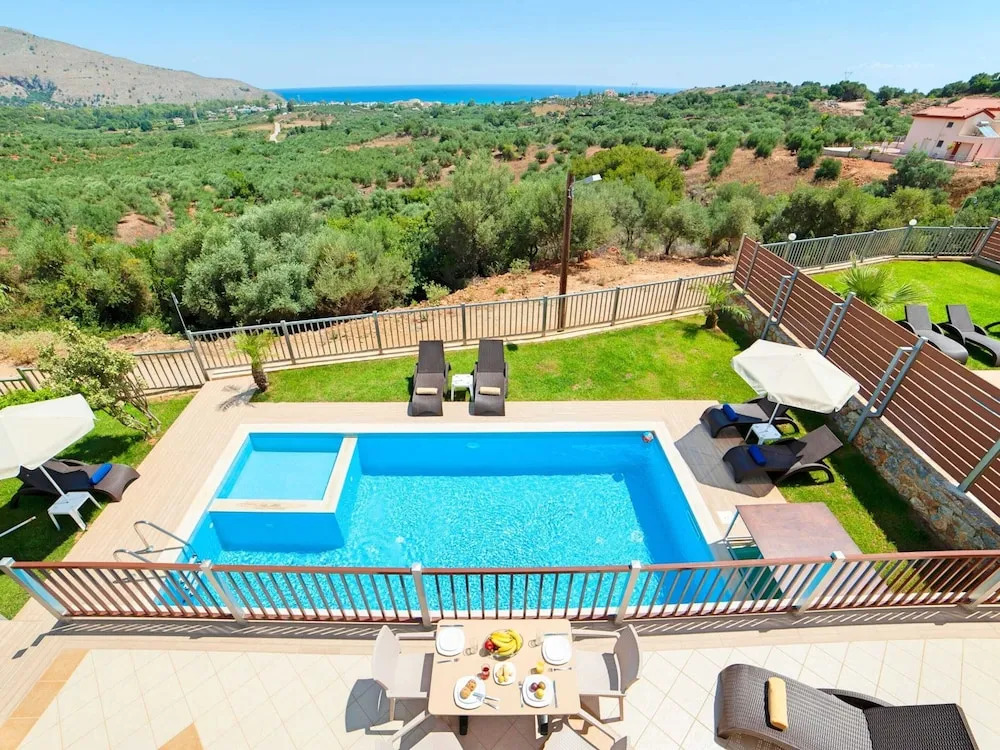 3 Villas Next to Each Other with Pool & Sea View