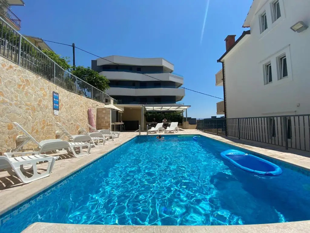 Apartments Toni 2000