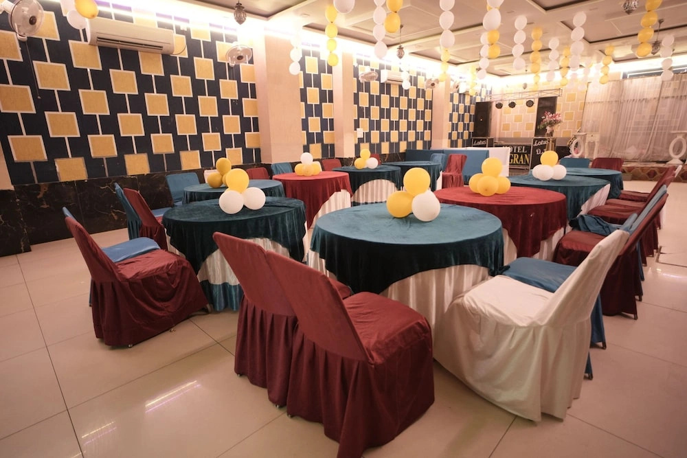 Hotel S R Grand