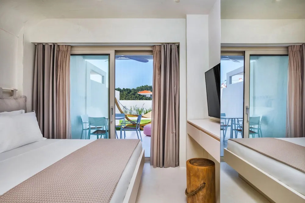 Cocoοns Suites & Villas Fourka