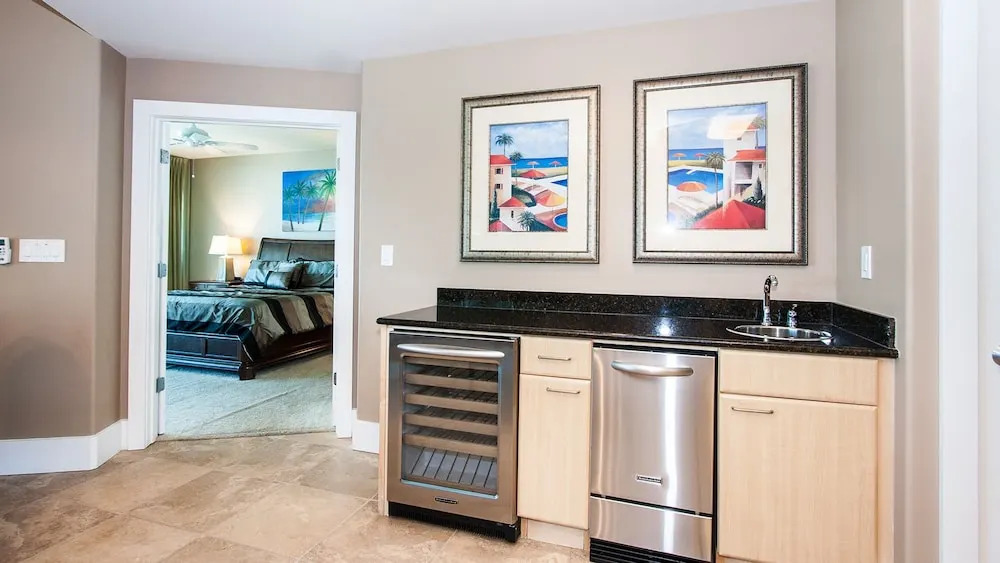 Poolside Views Two Bedroom Two Bathroom - Unit Crd1016