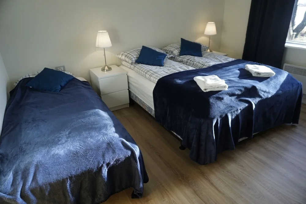 Hlíðarból Guesthouse